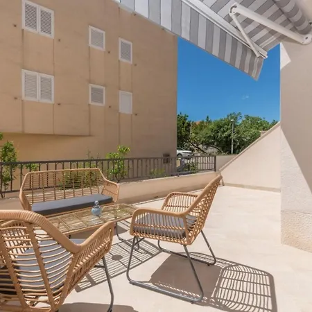 Mari Апартаменти *