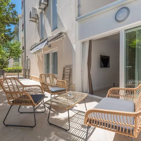 Apartment Mari - 40m From The Makarska