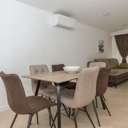 Mari Apartman