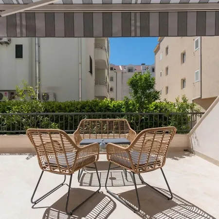 Apartment Mari - 40m From The Makarska