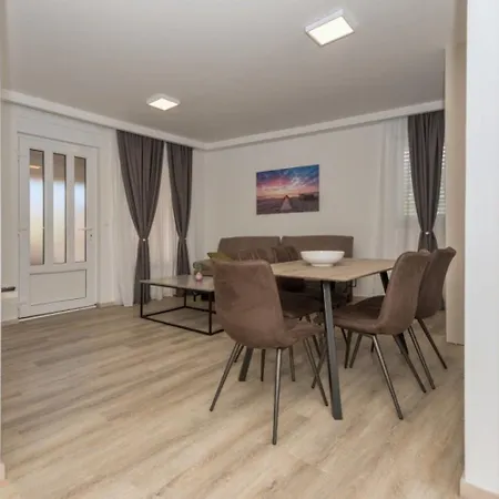 Mari Apartman